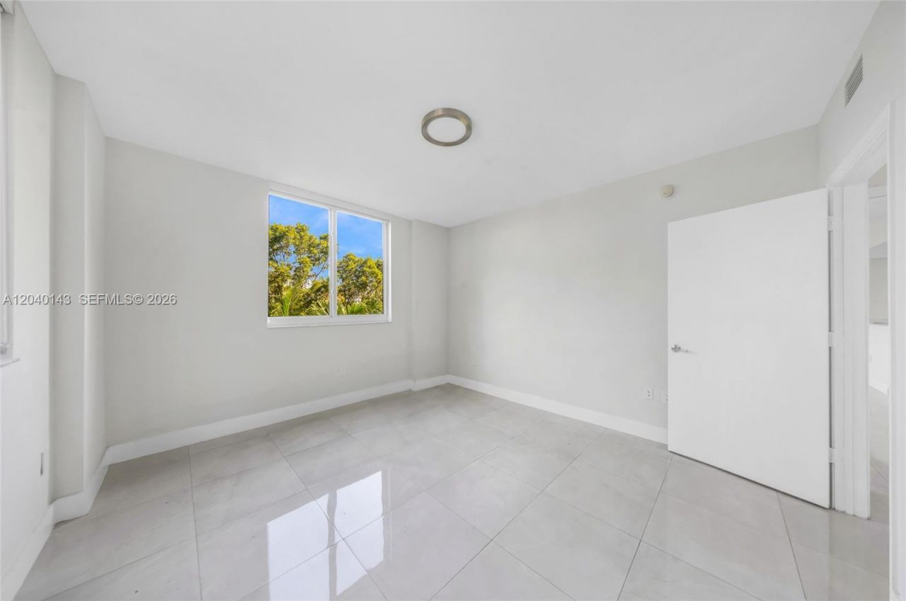 2775 NE 187th St , Unit 318, Aventura, FL 33180 Photo