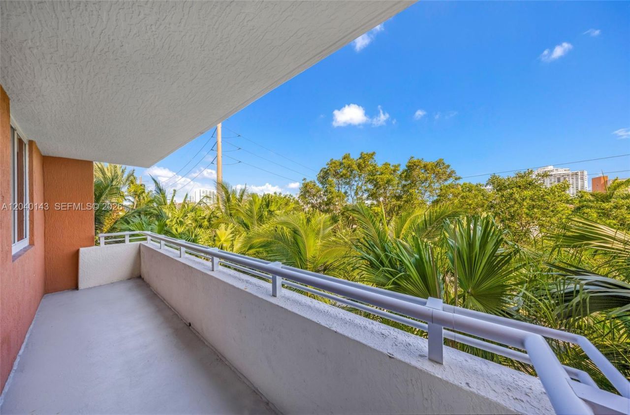 2775 NE 187th St , Unit 318, Aventura, FL 33180 Photo