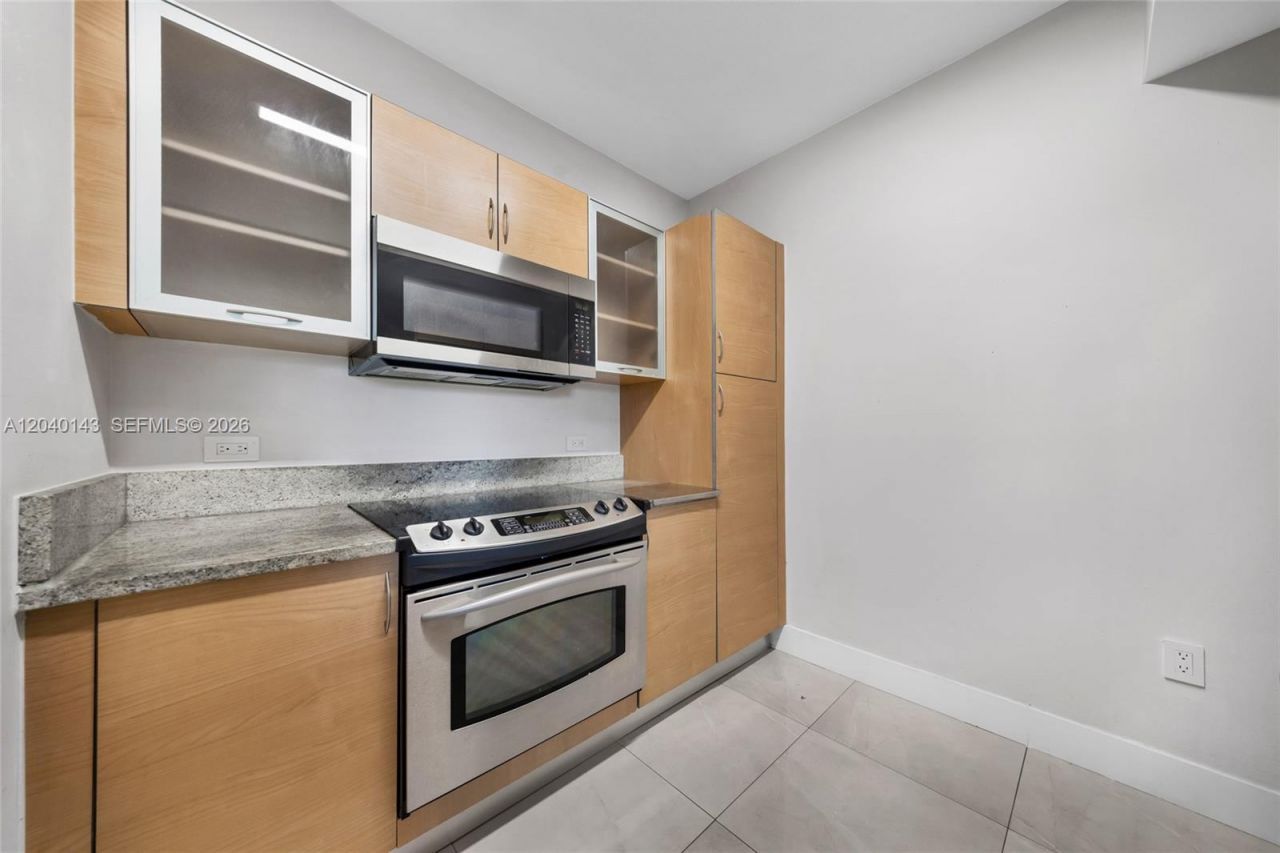 2775 NE 187th St , Unit 318, Aventura, FL 33180 Photo