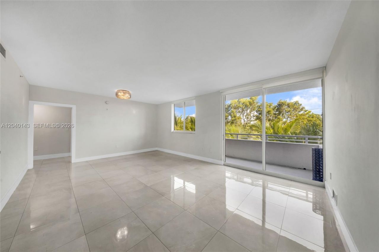 2775 NE 187th St , Unit 318, Aventura, FL 33180 Photo
