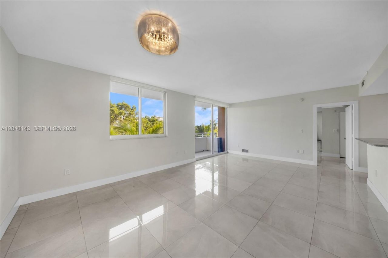 2775 NE 187th St , Unit 318, Aventura, FL 33180 Photo