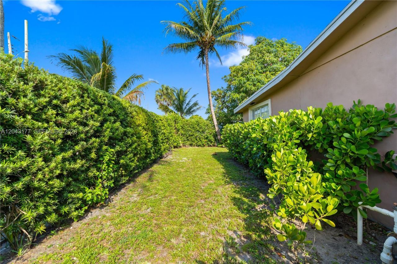 20400 NW 25th Ave, Miami Gardens, FL 33056 Photo