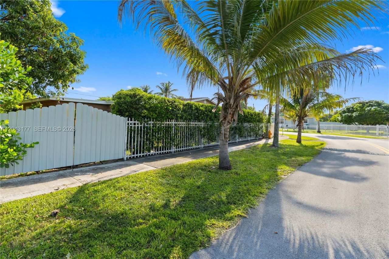 20400 NW 25th Ave, Miami Gardens, FL 33056 Photo