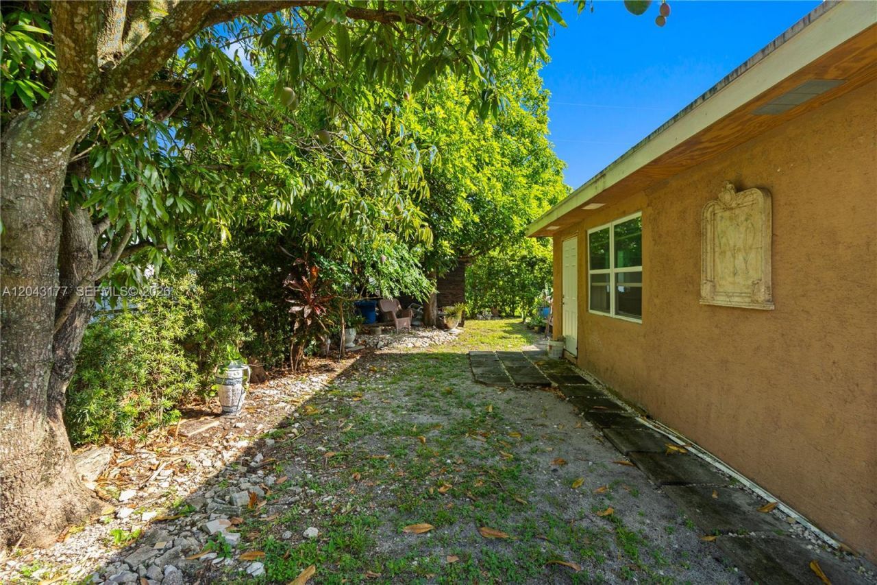 20400 NW 25th Ave, Miami Gardens, FL 33056 Photo