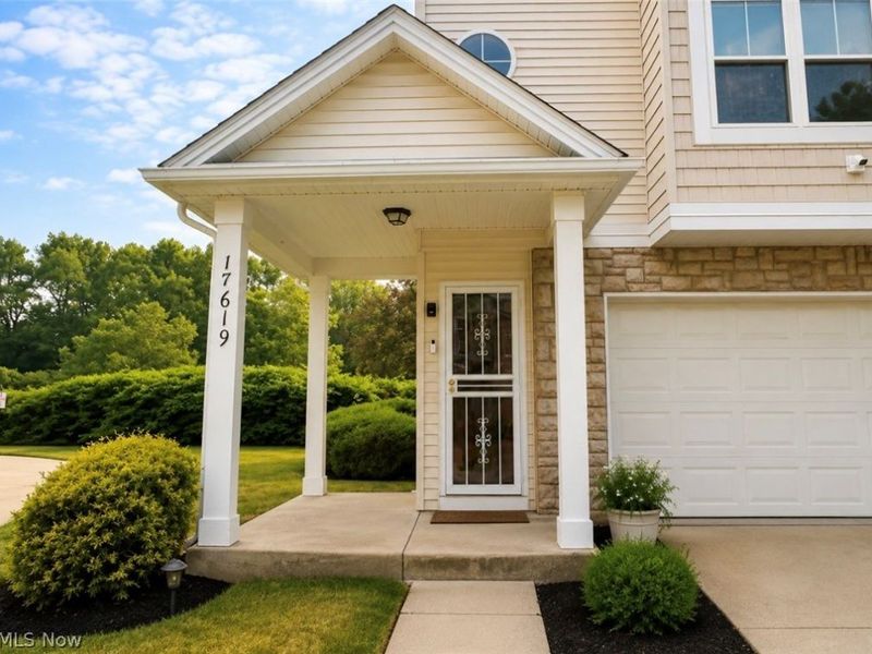 17619 Wildwood Lane, Cleveland, OH 44119 Photo 2