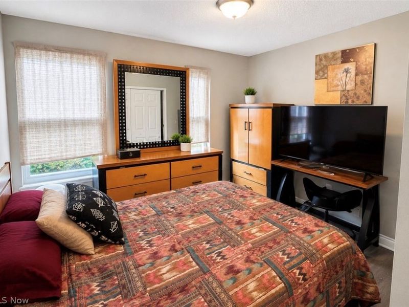 17619 Wildwood Lane, Cleveland, OH 44119 Photo 20