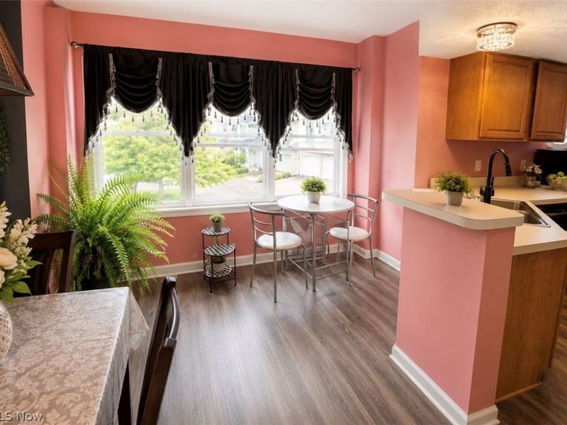 17619 Wildwood Lane, Cleveland, OH 44119 Photo 9
