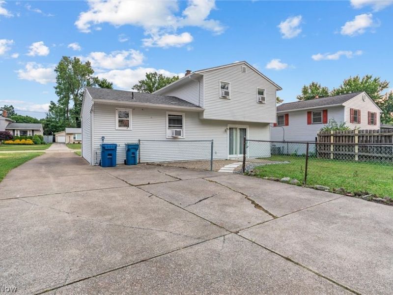 7479 Goldenrod Drive, Mentor on the Lake, OH 44060 Photo 5