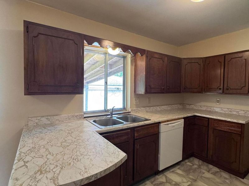 2480 Vanderberg Avenue, Columbus, OH 43204 Photo 8