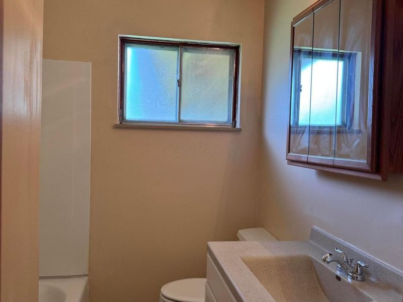 2480 Vanderberg Avenue, Columbus, OH 43204 Photo 9