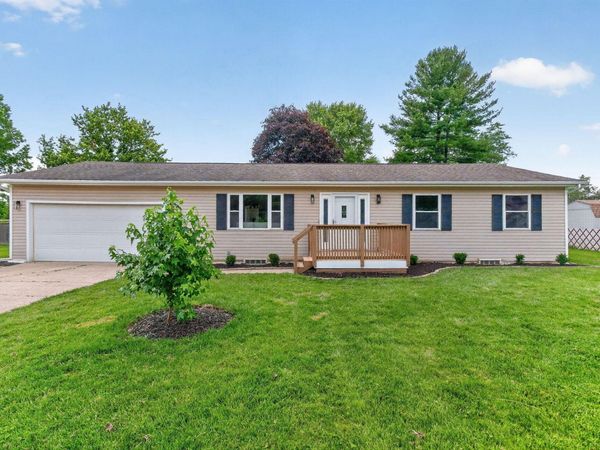 60 Daley Drive SW, Pataskala, OH 43062