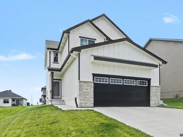 17543 Potter Street, Bennington, NE 68007