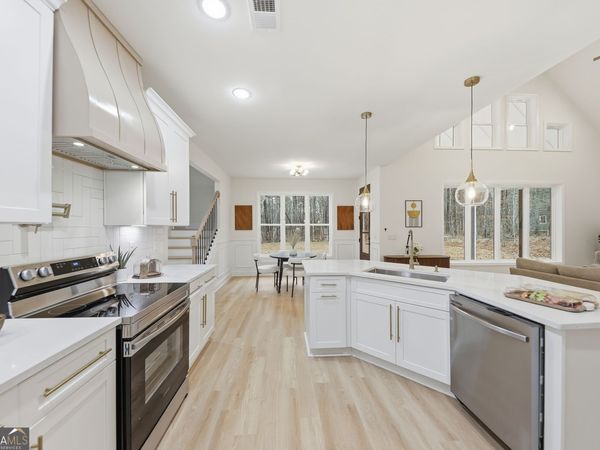 370 Harbour Shores Drive, Jackson, GA 30233
