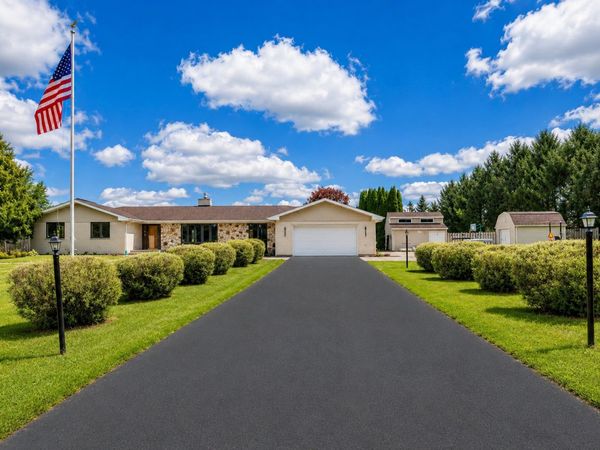 704 N Rose Farm Road , Woodstock, IL 60098