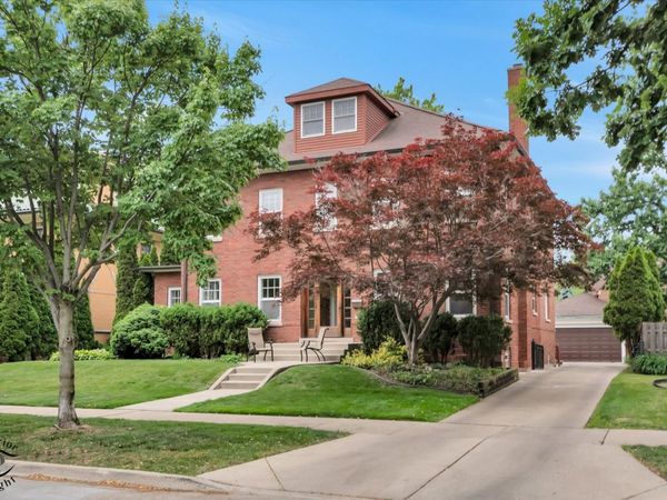 10050 S Damen Avenue, Chicago, IL 60643