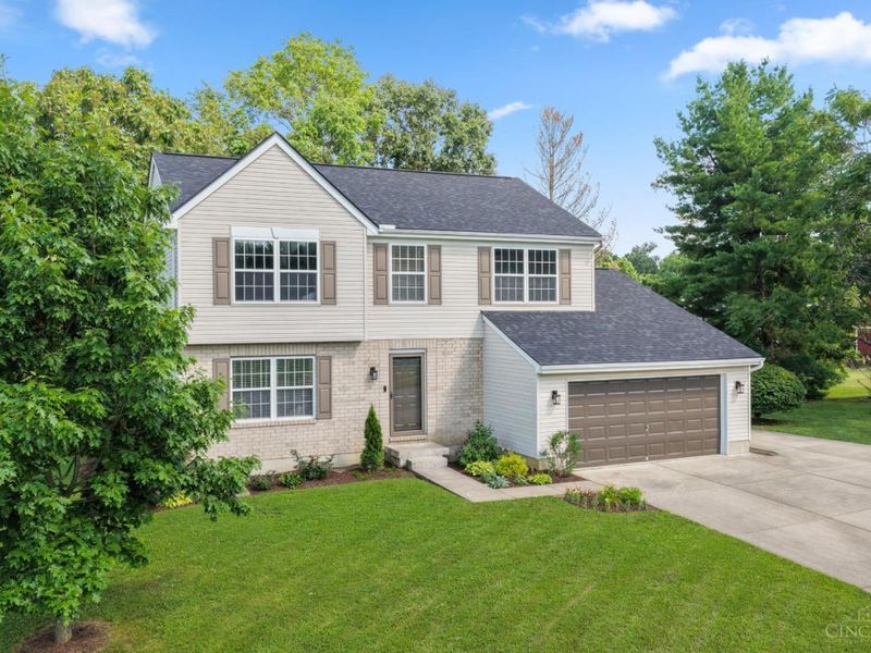 8042 Laurelwood Drive, Hamilton Twp, OH 45039 Photo 2