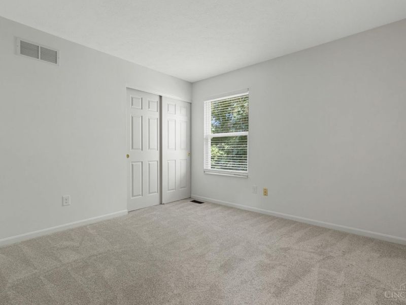8042 Laurelwood Drive, Hamilton Twp, OH 45039 Photo 25