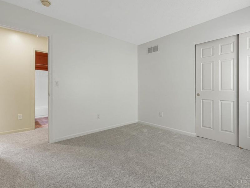 8042 Laurelwood Drive, Hamilton Twp, OH 45039 Photo 26
