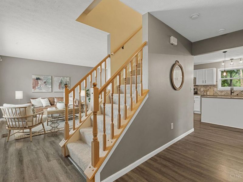8042 Laurelwood Drive, Hamilton Twp, OH 45039 Photo 4