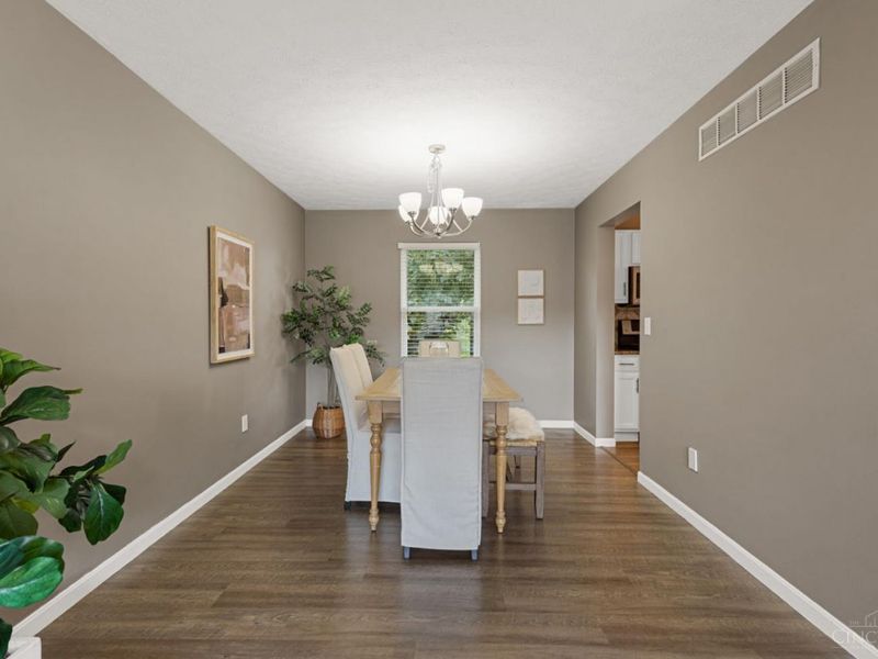 8042 Laurelwood Drive, Hamilton Twp, OH 45039 Photo 7