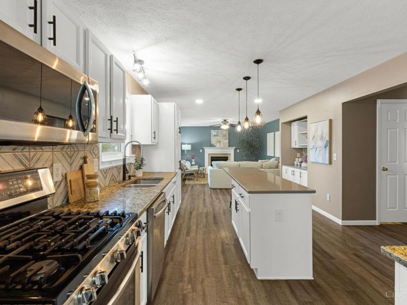 8042 Laurelwood Drive, Hamilton Twp, OH 45039 Photo 9