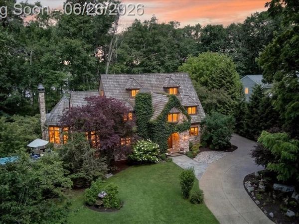 29498 E River Road, Grosse Ile Twp, MI 48138