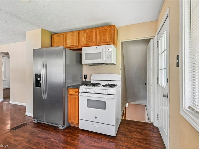 494 Baltimore Avenue, Akron, OH 44306 Photo 5
