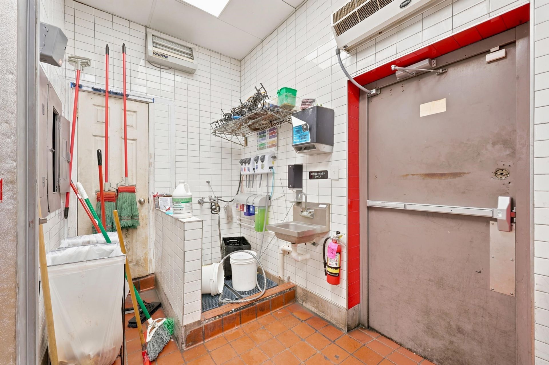 2297 S Kings Hwy.  Photo 41
