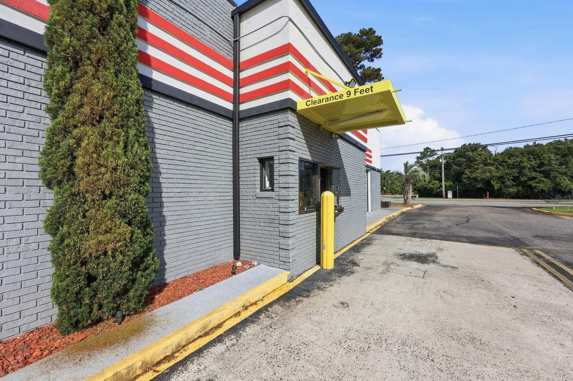 2297 S Kings Hwy.  Photo 45