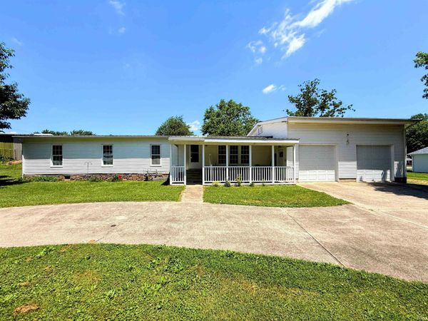 102 W Williams Street, Loogootee, IN 47553