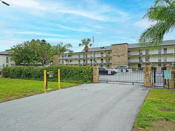 6100 12TH STREET S, Unit 220, ST PETERSBURG, FL 33705