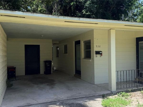 930 NE 6TH AVENUE , GAINESVILLE, FL 32601