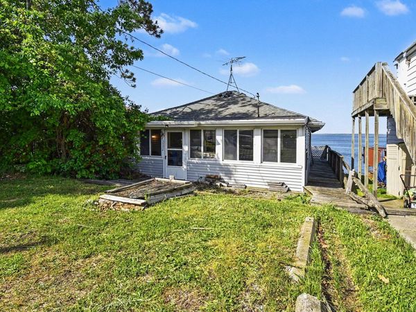 5752 W Houghton Lake Drive, Houghton Lake, MI 48629