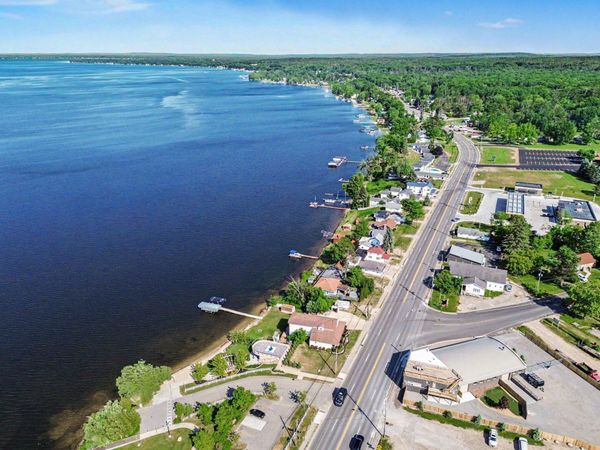 5752 W Houghton Lake Drive, Houghton Lake, MI 48629