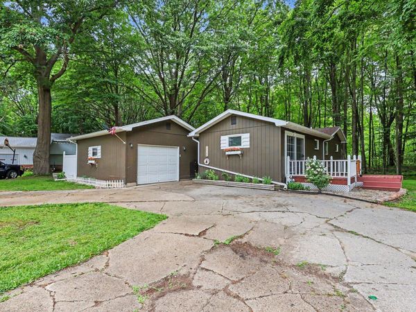 17700 Thornapple Drive, Spring Lake, MI 49456