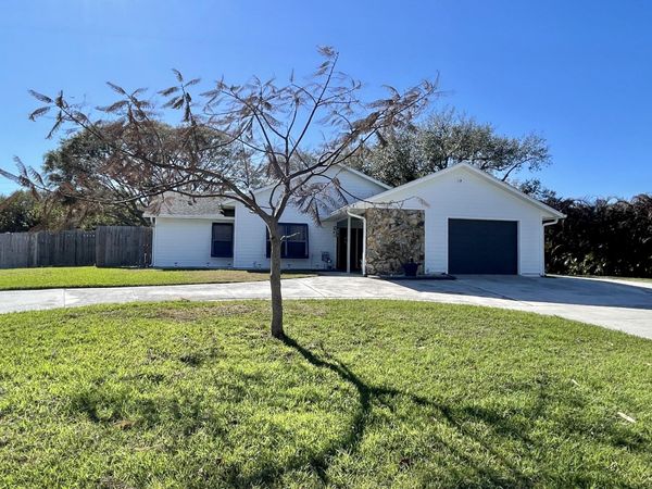 311 Anchor Way, St. Lucie Village, FL 34946