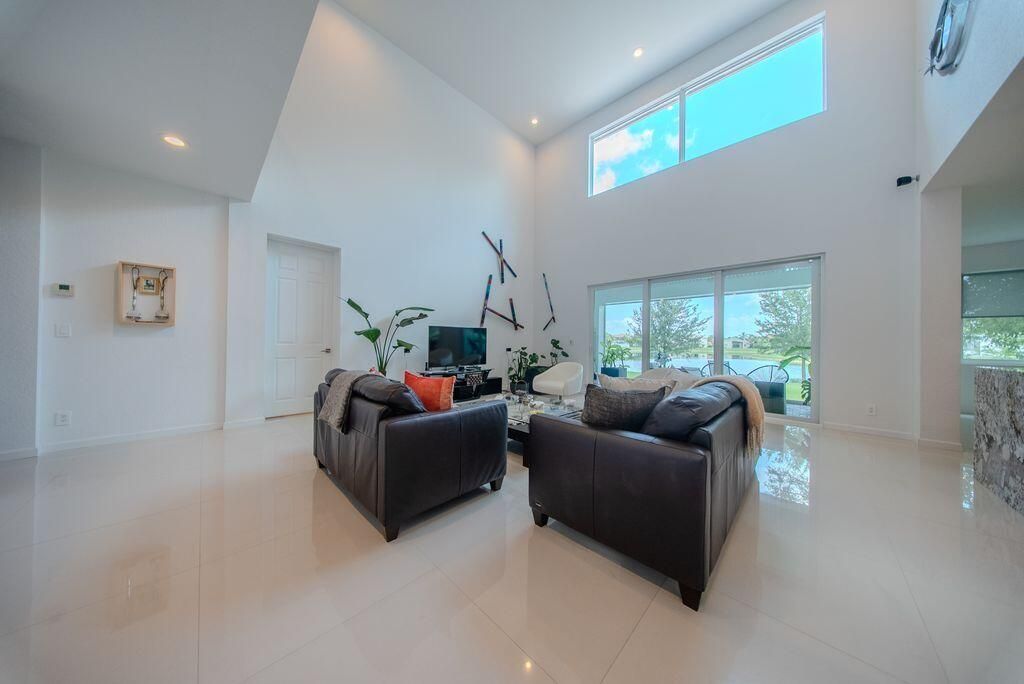 163 Bella Vista Way, Royal Palm Beach, FL 33411 Photo