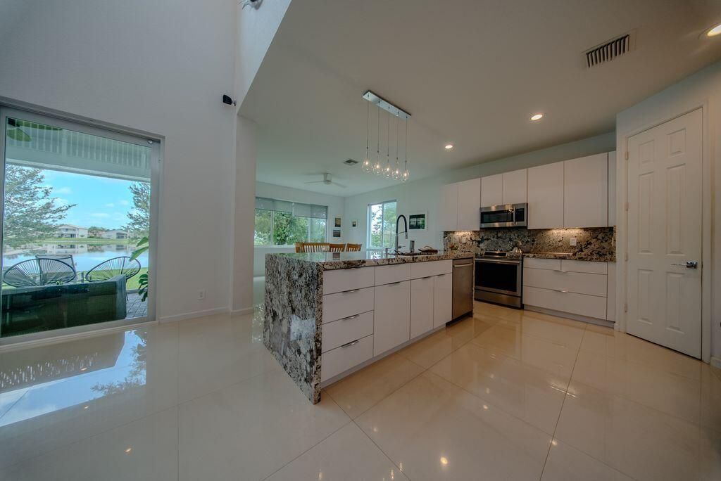 163 Bella Vista Way, Royal Palm Beach, FL 33411 Photo