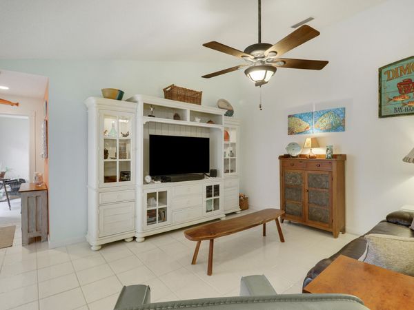 10301 Chapman Oak Court, Palm Beach Gardens, FL 33410