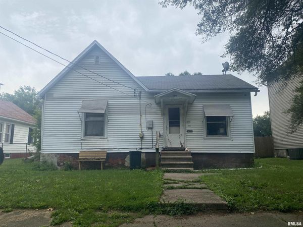 835 S 1ST Avenue, Canton, IL 61520
