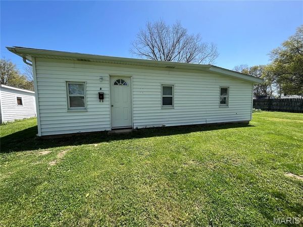 8 N Edison Street, Freeburg, IL 62243