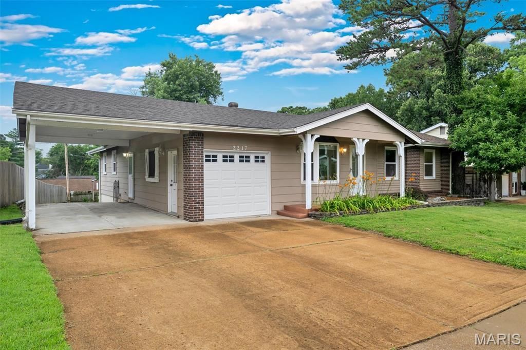2217 Gladiator Drive, Fenton, MO 63026 Main Photo