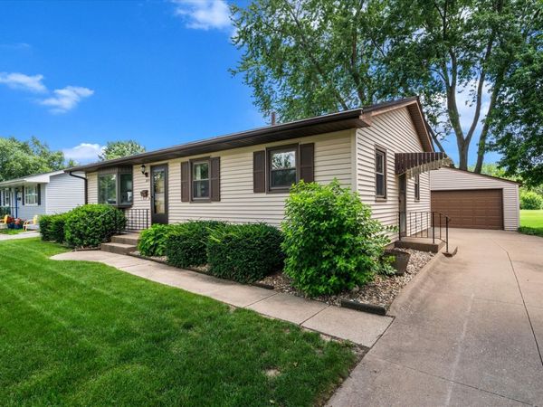 2115 W 34th Street , Davenport, IA 52806