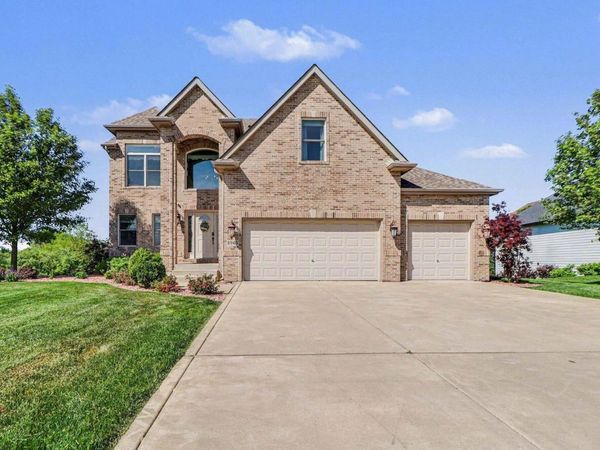 8490 Doubletree Drive N, Crown Point, IN 46307