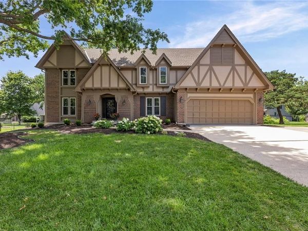12112 Aberdeen Road, Leawood, KS 66209