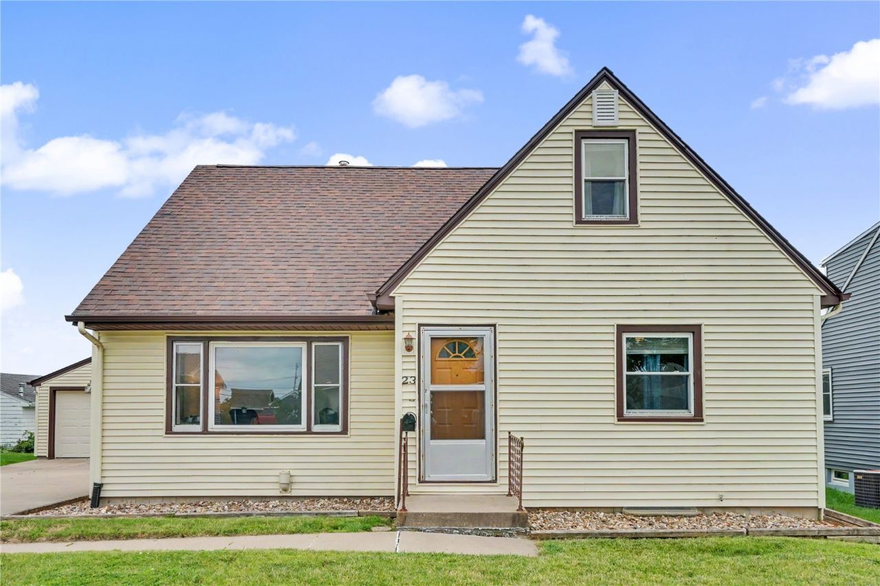 23 24th Avenue Sw, Cedar Rapids, IA 52404 Main Photo