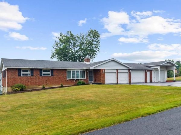 5824 HOLIDAY DRIVE , ALLENTOWN, PA 18104