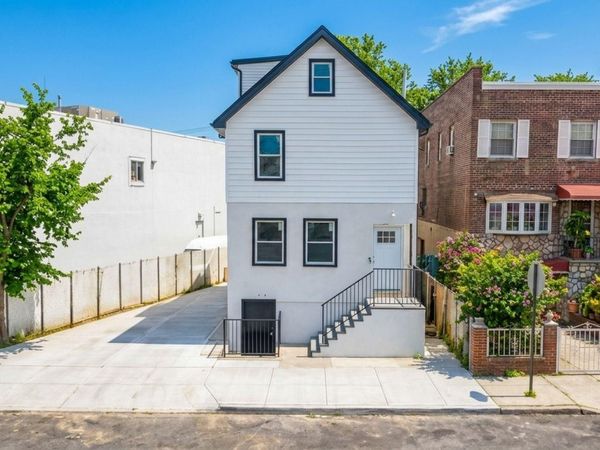 1148 E 211th Street, Bronx, NY 10469