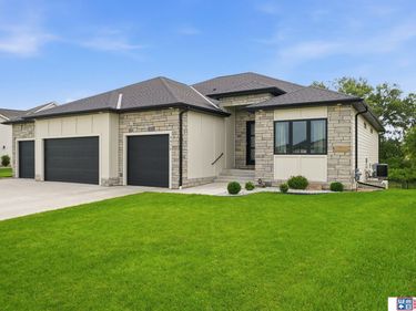 3475 Tree Line Drive, Lincoln, NE 68516