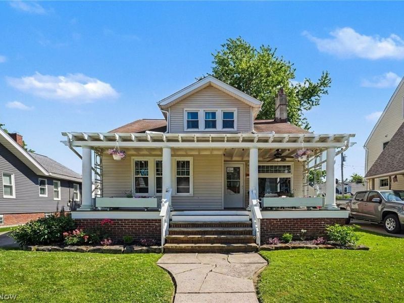16901 Melgrave Avenue, Cleveland, OH 44135 Photo 2